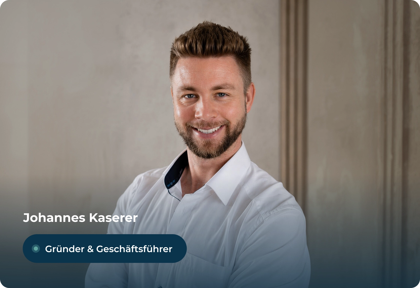 Johannes Kaserer ist dein persönlicher Ansprechpartner zum Thema Baurecht. Als Gründer von BauVisioConsult hat er langjährige Erfahrung mit Bauprojekten und entlastet Bauherren, Investoren, Eigentümer und Architekten.